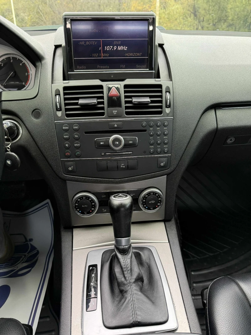 Mercedes-Benz C 320 Напълно обслужена!!!, снимка 9 - Автомобили и джипове - 52427061