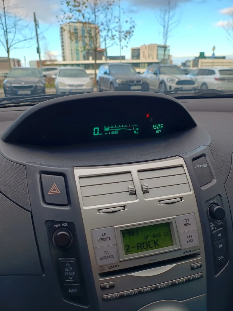 Toyota Yaris, снимка 9 - Автомобили и джипове - 52669970