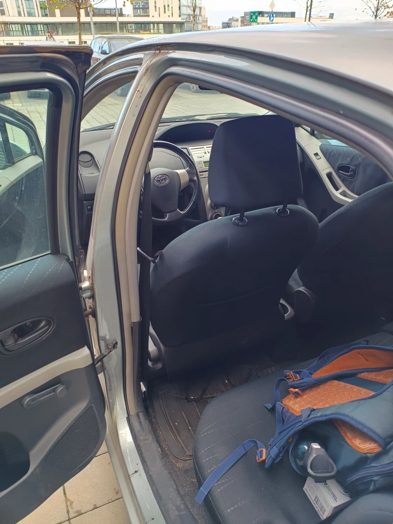 Toyota Yaris, снимка 8 - Автомобили и джипове - 52669970