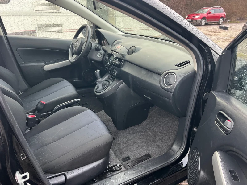 Mazda 2 1.4i Klimatik/Euro/5a, снимка 10 - Автомобили и джипове - 53280798