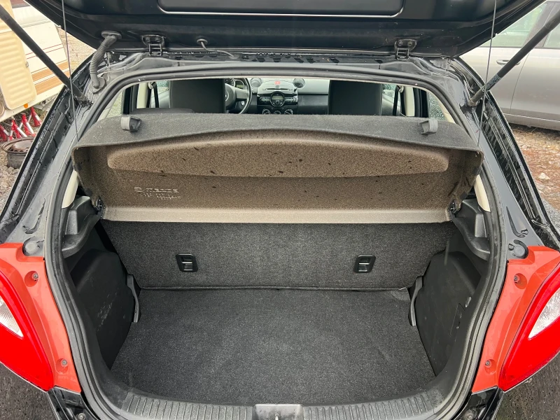 Mazda 2 1.4i Klimatik/Euro/5a, снимка 14 - Автомобили и джипове - 53280798