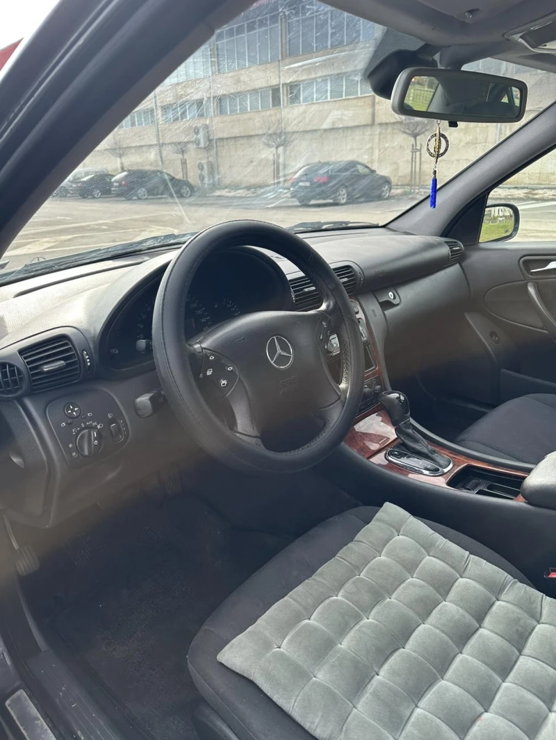 Mercedes-Benz C 220, снимка 5 - Автомобили и джипове - 53400785