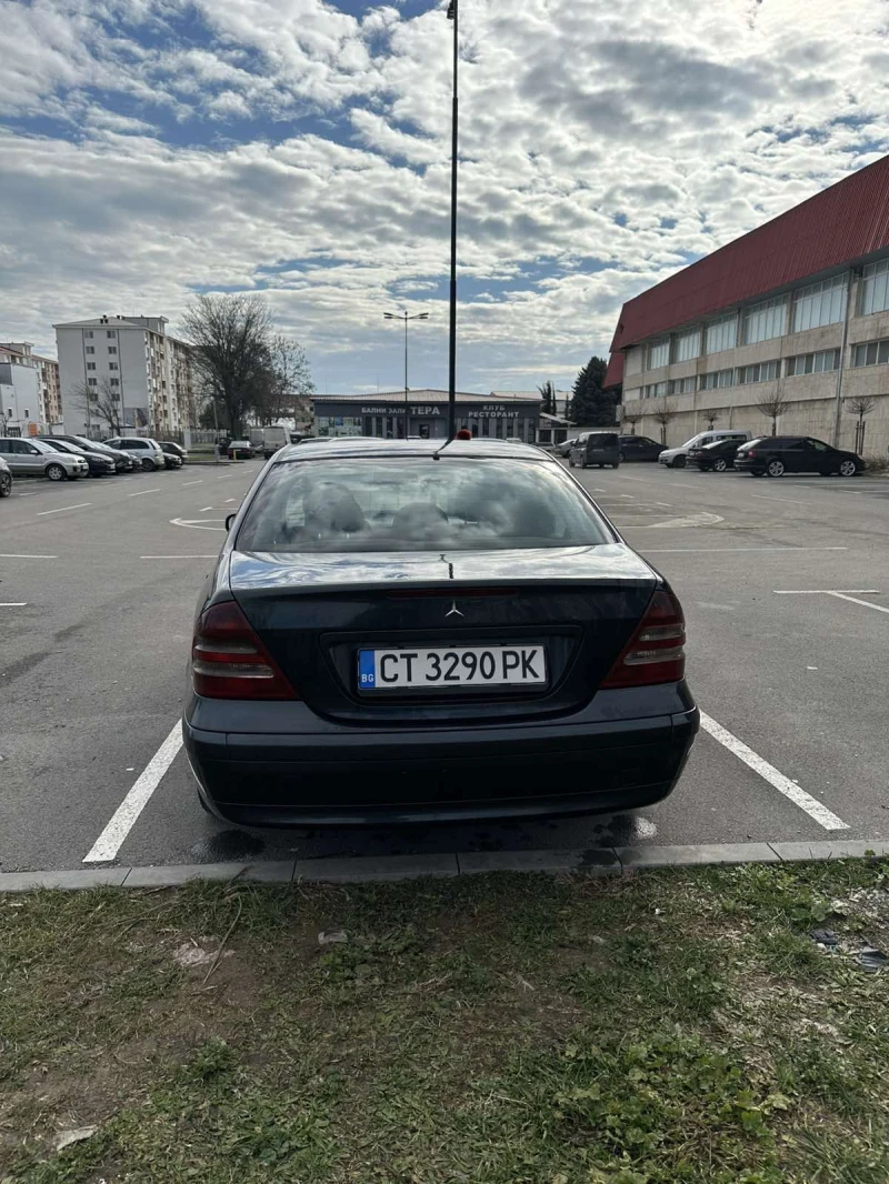 Mercedes-Benz C 220, снимка 4 - Автомобили и джипове - 53400785