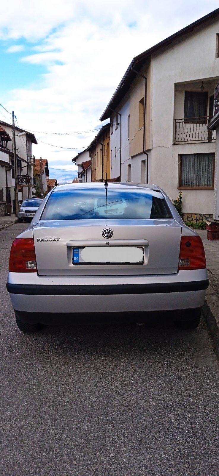 VW Passat 1, 6, снимка 2 - Автомобили и джипове - 46434181
