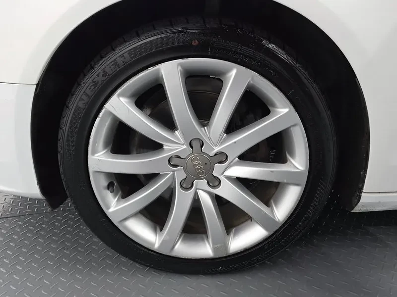 Audi A4 2.0 TDI, снимка 5 - Автомобили и джипове - 54143569