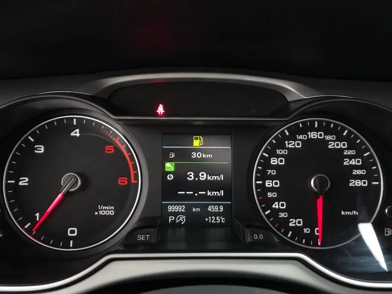 Audi A4 2.0 TDI, снимка 8 - Автомобили и джипове - 54143569