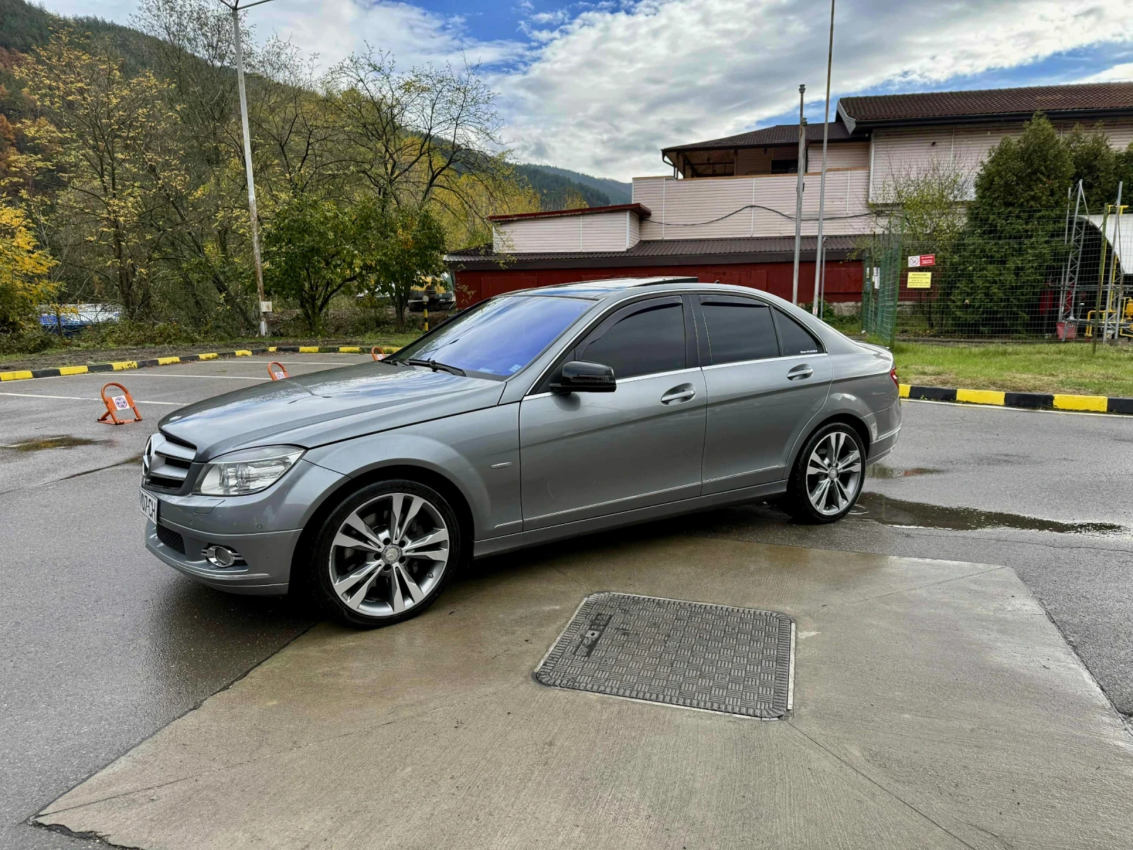 Mercedes-Benz C 320 Напълно обслужена!!!, снимка 1