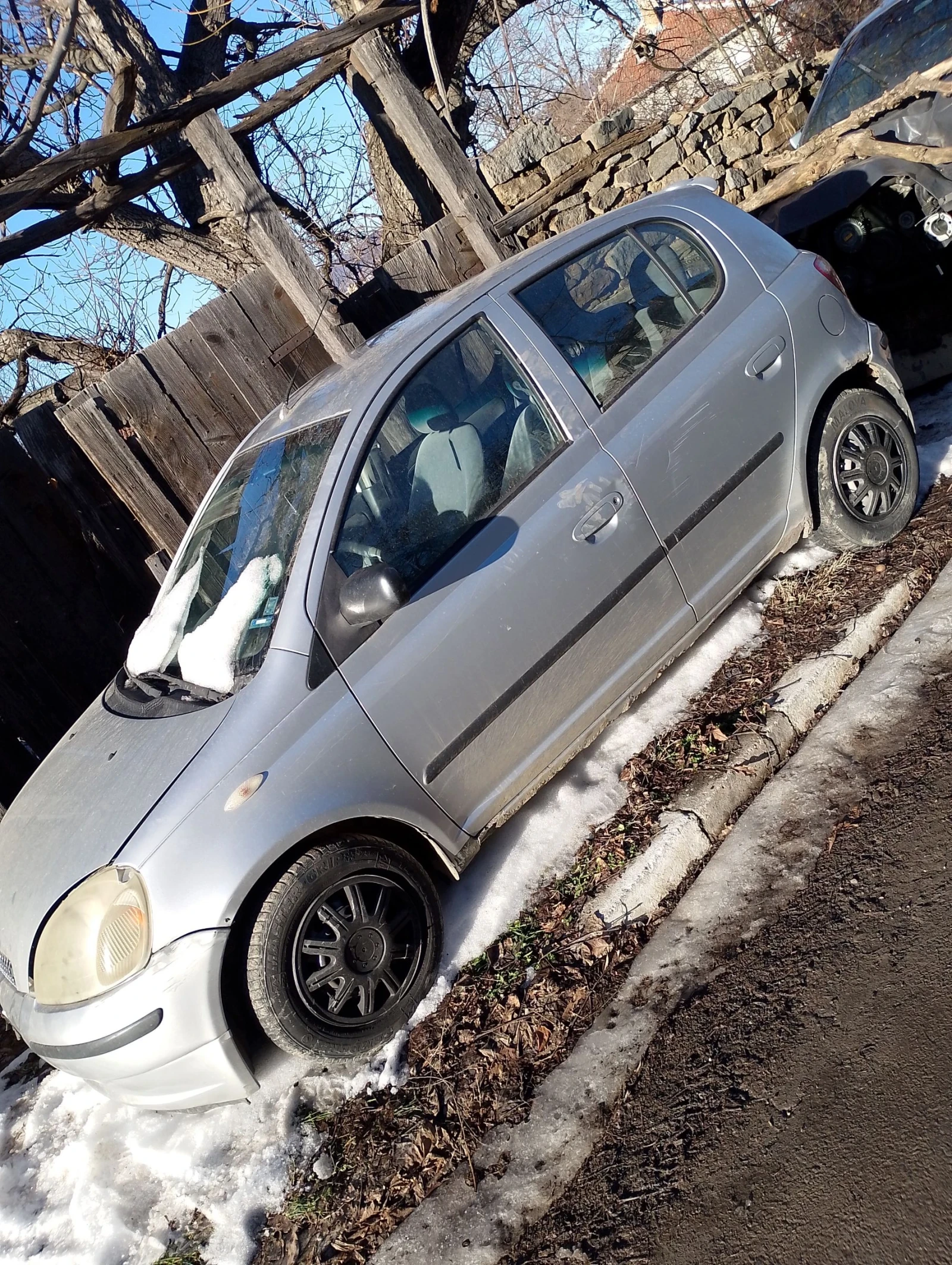 Toyota Yaris 1.0 Бензин - изображение 2