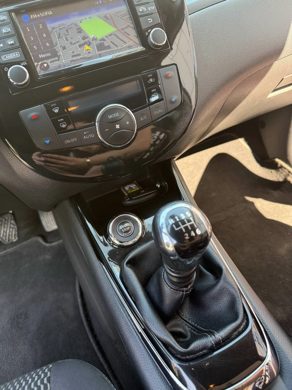 Nissan Pulsar  1.2 CVT N-Connecta Четири цилиндров | Mobile.bg — изображение 12