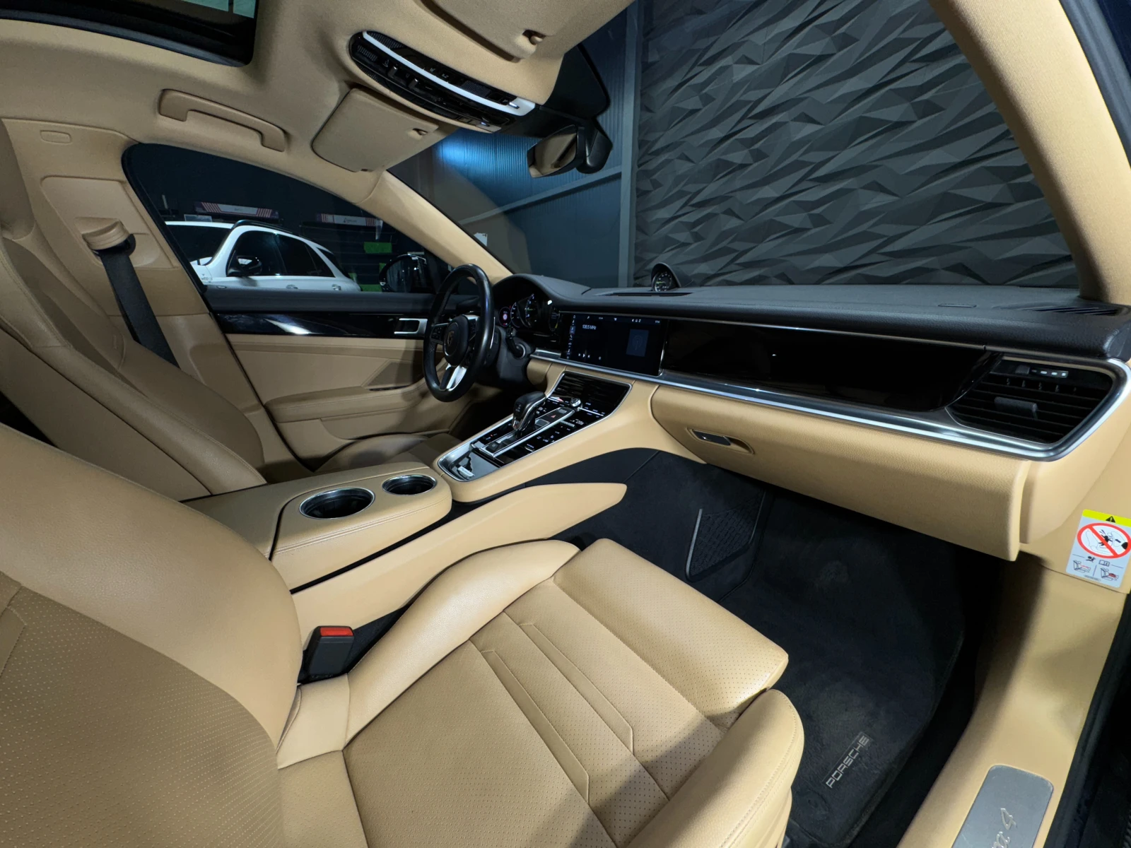 Porsche Panamera 4 E-hybrid* Sport Chrono* 360* Navi - изображение 10