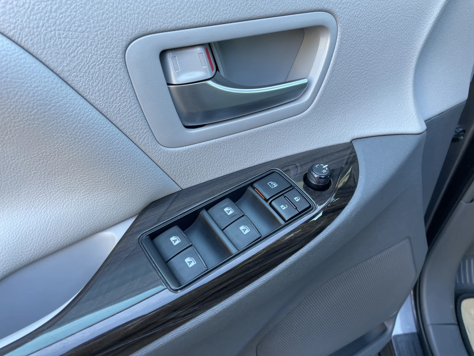 Toyota Sienna 3.5 petrol AWD 6+ 1 seats | Mobile.bg   12