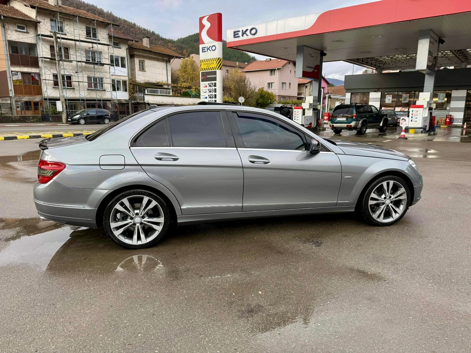 Mercedes-Benz C 320 Напълно обслужена!!! - изображение 3