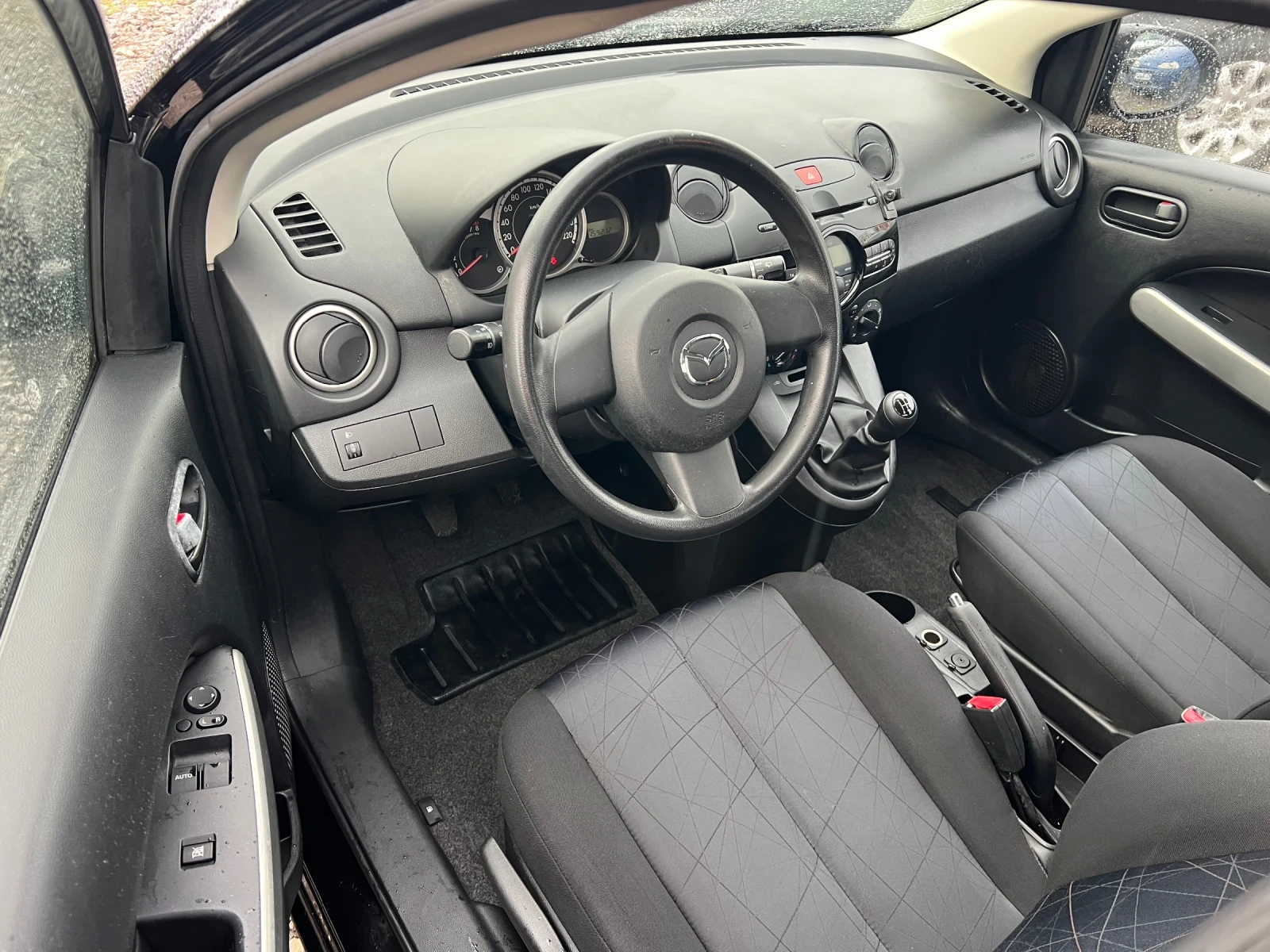 Mazda 2 1.4i Klimatik/Euro/5a - изображение 9