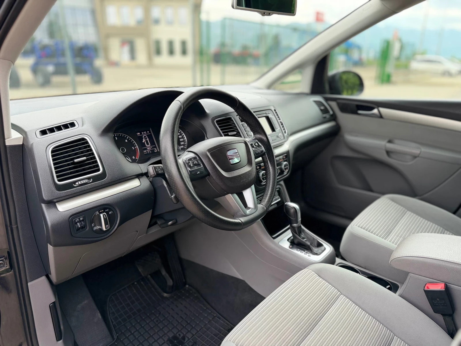 Seat Alhambra 2.0TDi~170hp~АВТОМАТ~НАВИГАЦИЯ, снимка 8 - Автомобили и джипове - 54459366