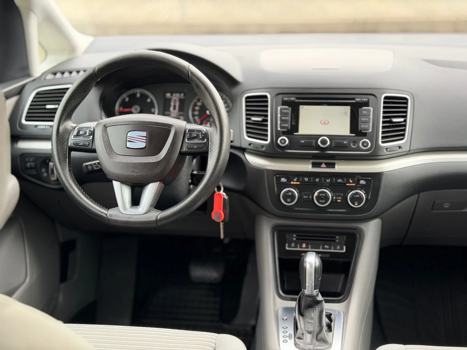 Seat Alhambra 2.0TDi~170hp~АВТОМАТ~НАВИГАЦИЯ, снимка 10 - Автомобили и джипове - 54459366