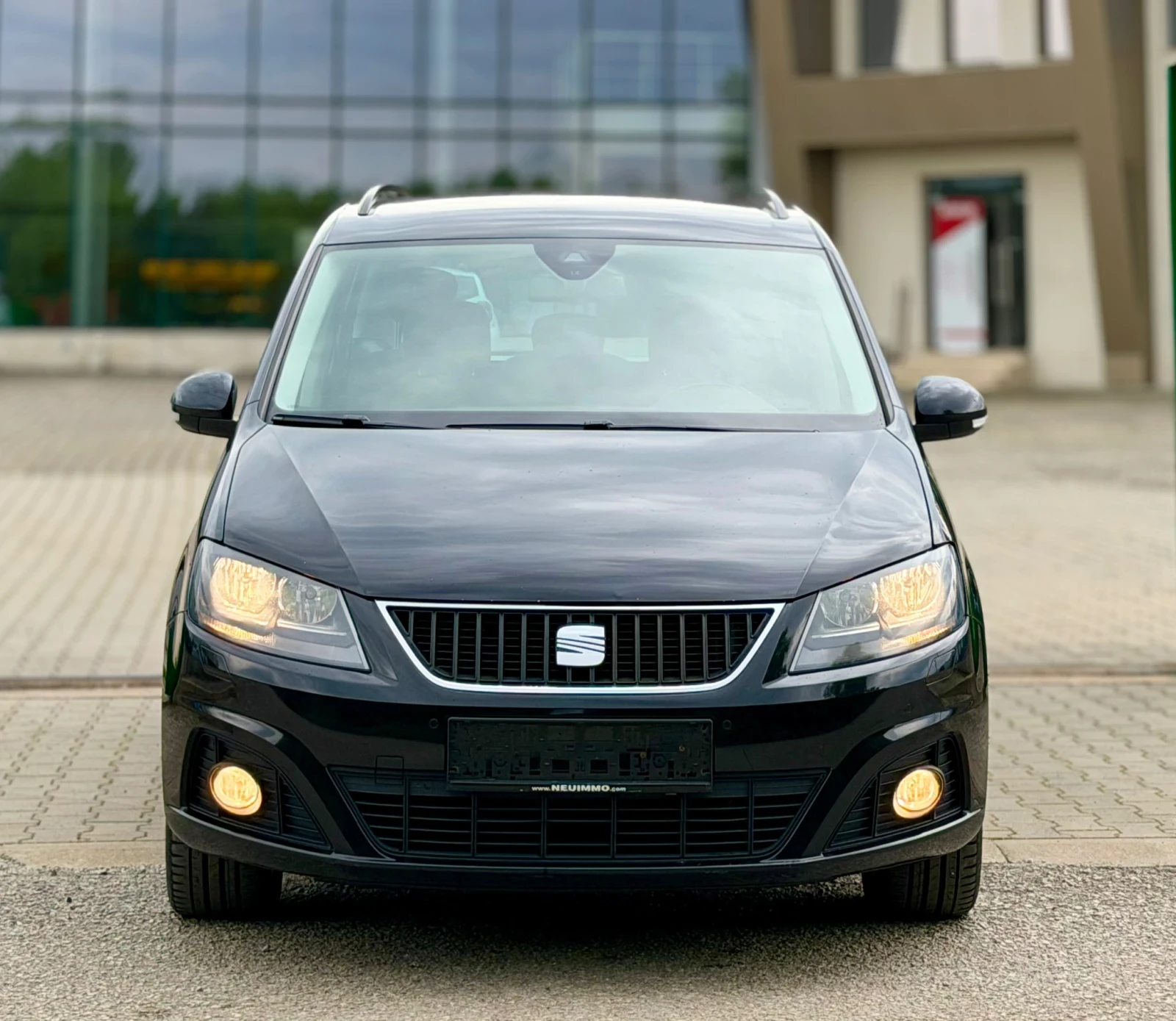 Seat Alhambra 2.0TDi~170hp~АВТОМАТ~НАВИГАЦИЯ, снимка 2 - Автомобили и джипове - 54459366