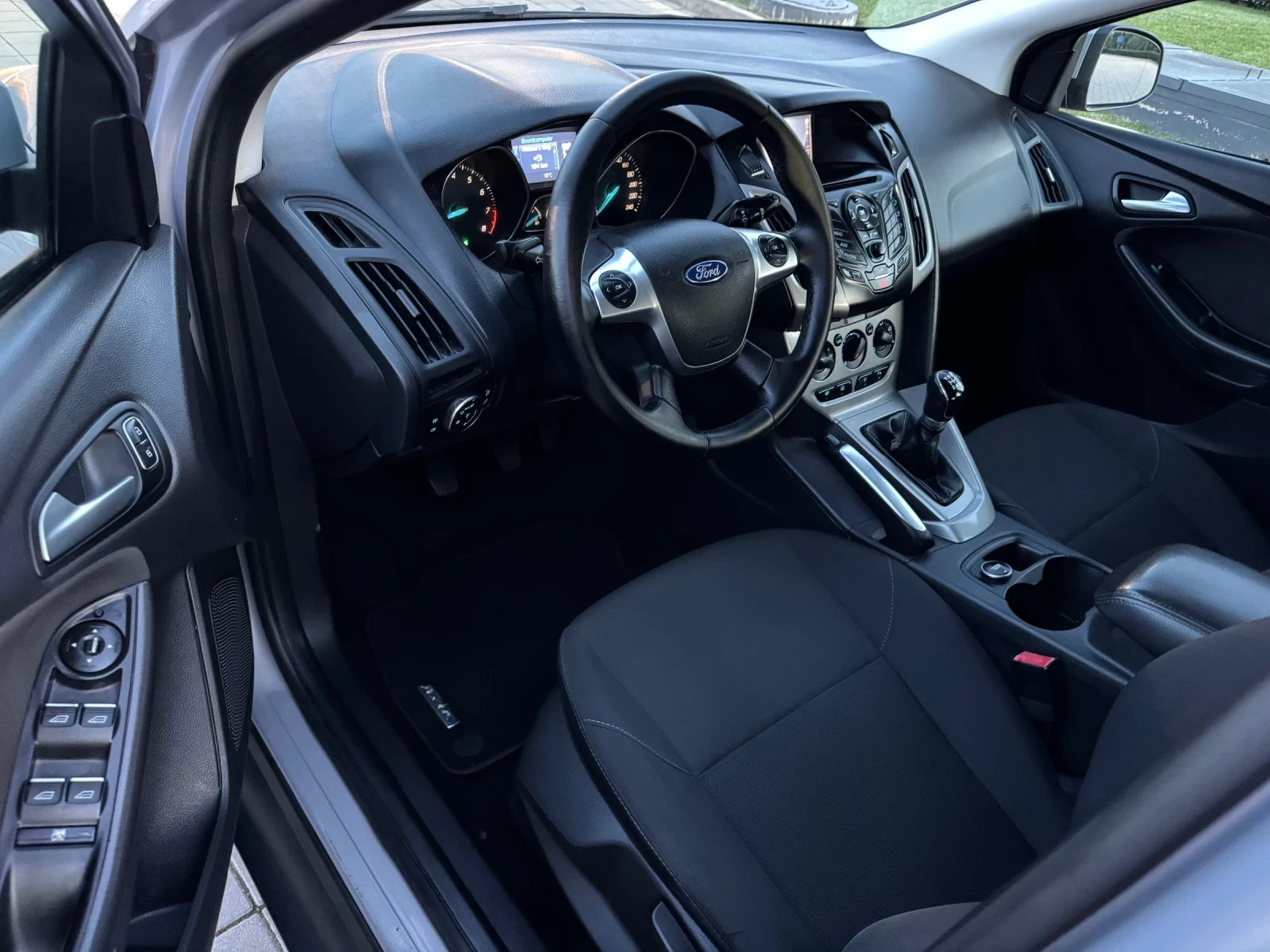 Ford Focus 1.6i Titanium Navi AktivParkAssist ParkPilot Klima, снимка 10 - Автомобили и джипове - 54572818