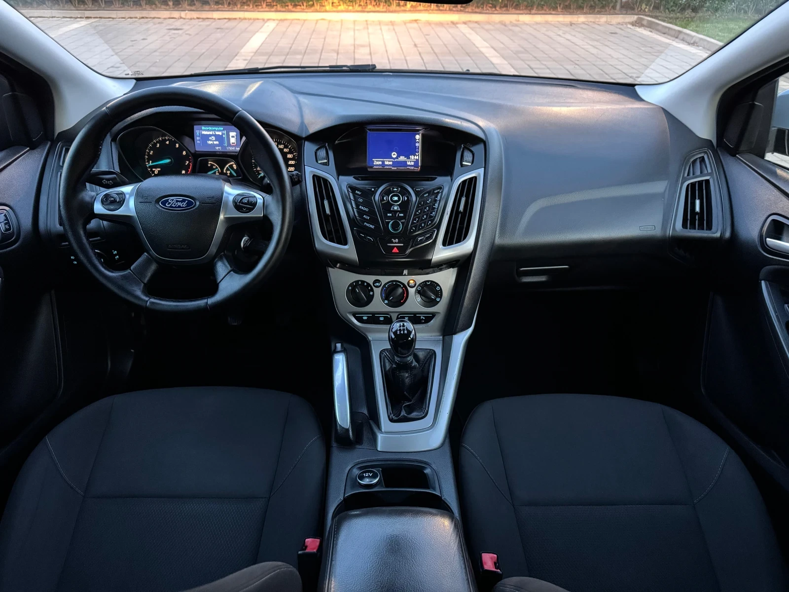 Ford Focus 1.6i Titanium Navi AktivParkAssist ParkPilot Klima, снимка 11 - Автомобили и джипове - 54572818