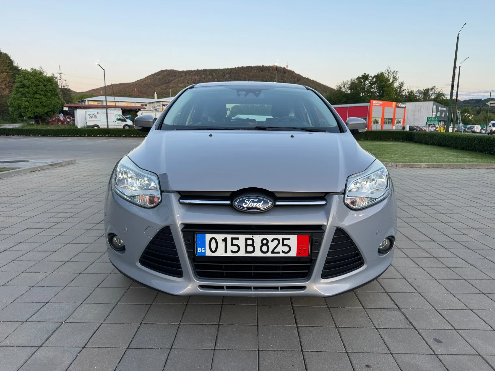 Ford Focus 1.6i Titanium Navi AktivParkAssist ParkPilot Klima, снимка 2 - Автомобили и джипове - 54572818