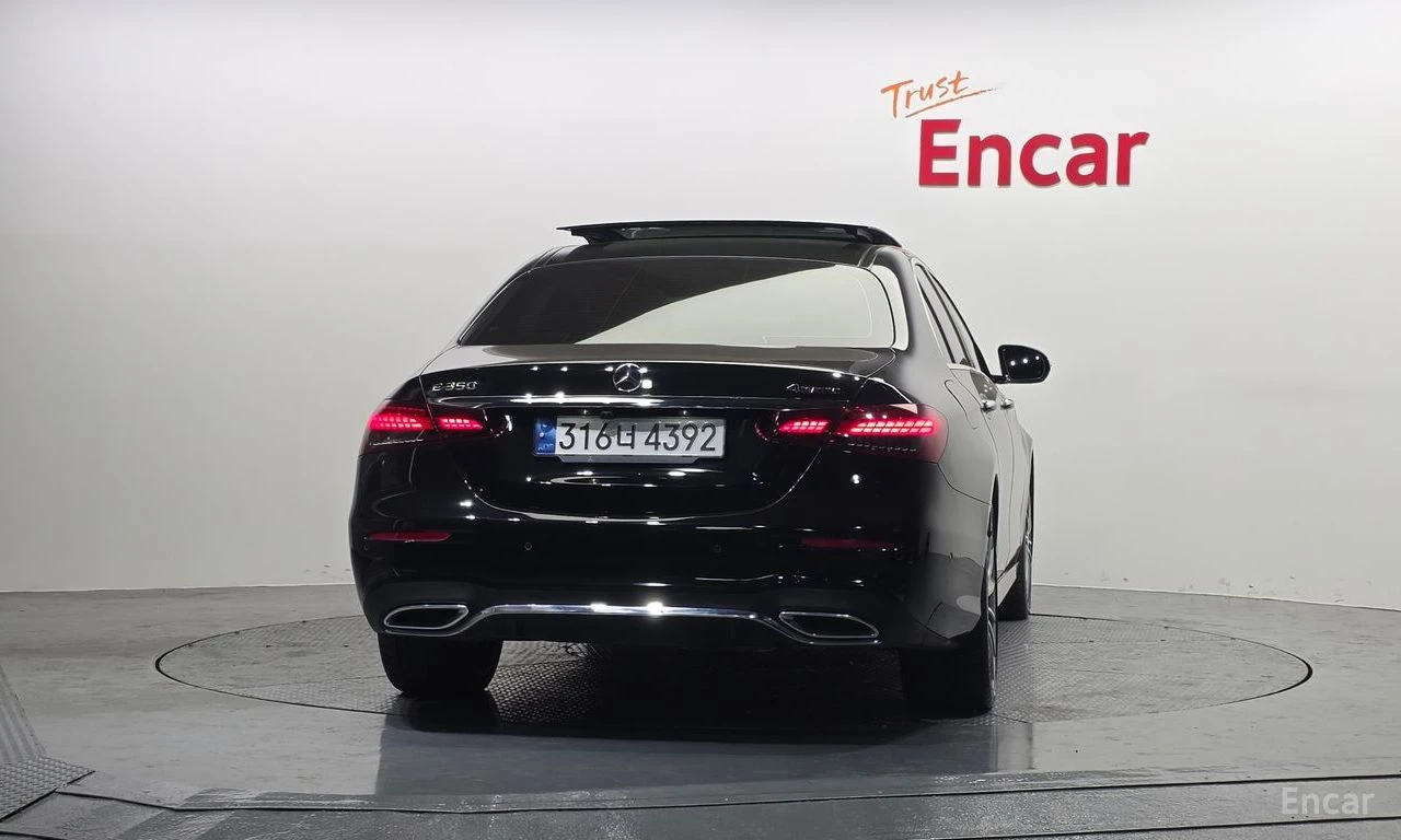 Mercedes-Benz E 350 4MATIC* 360CAMERA* DISTRONIC* BURMESTER* PANOROOF*, снимка 4 - Автомобили и джипове - 54624124