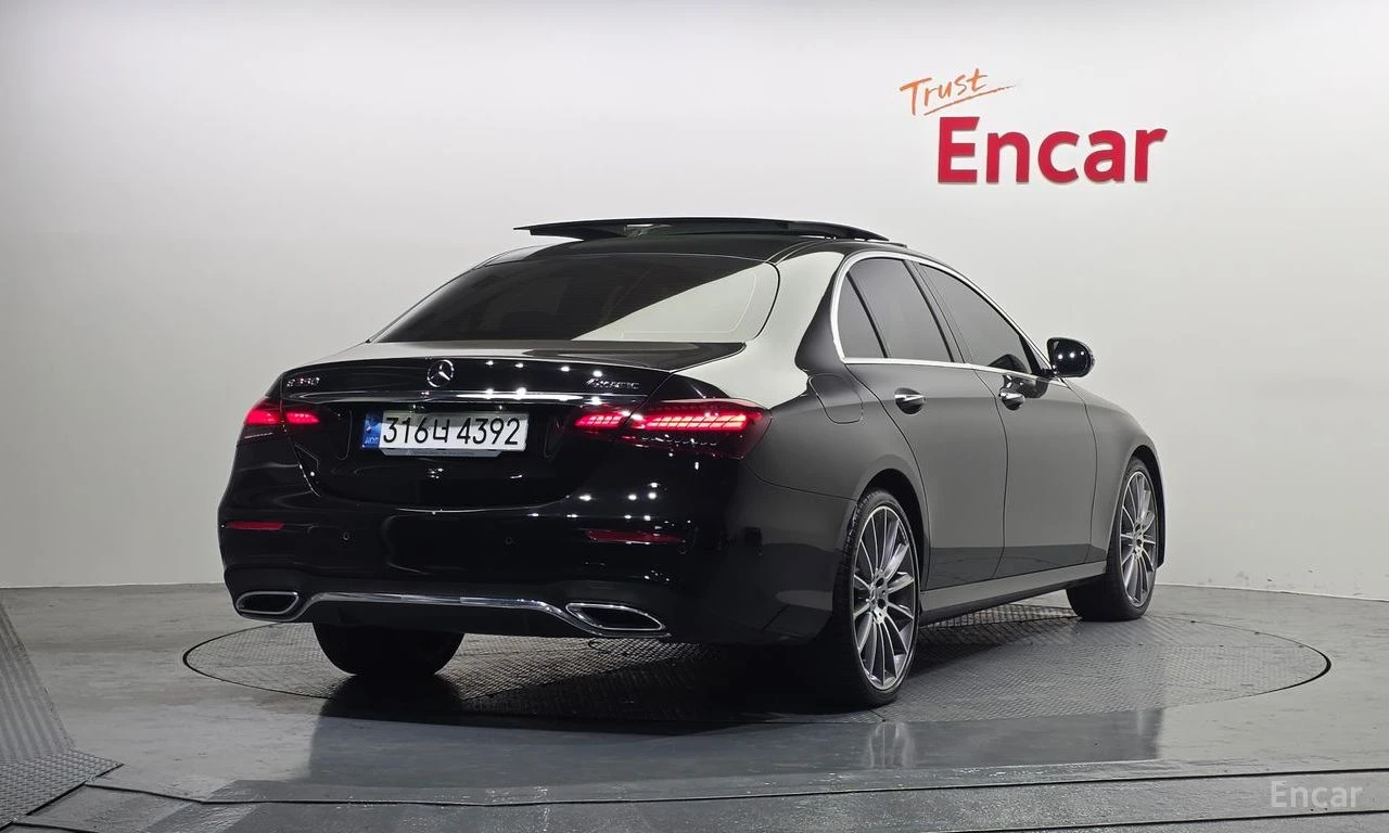 Mercedes-Benz E 350 4MATIC* 360CAMERA* DISTRONIC* BURMESTER* PANOROOF*, снимка 3 - Автомобили и джипове - 54624124