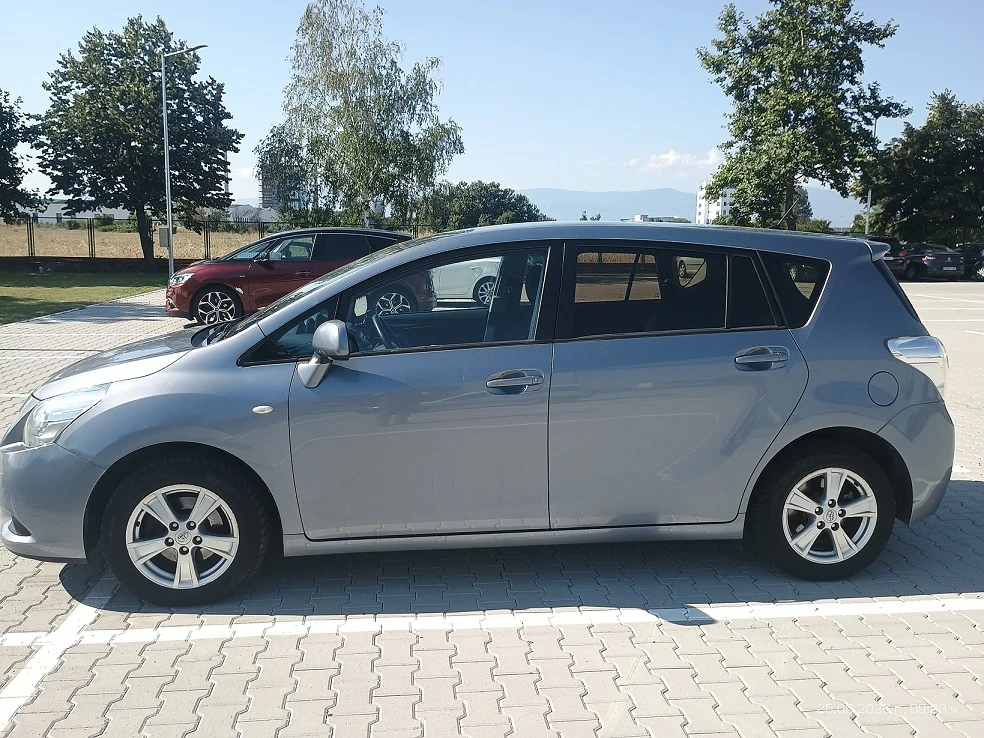 Toyota Verso, снимка 5 - Автомобили и джипове - 55052273