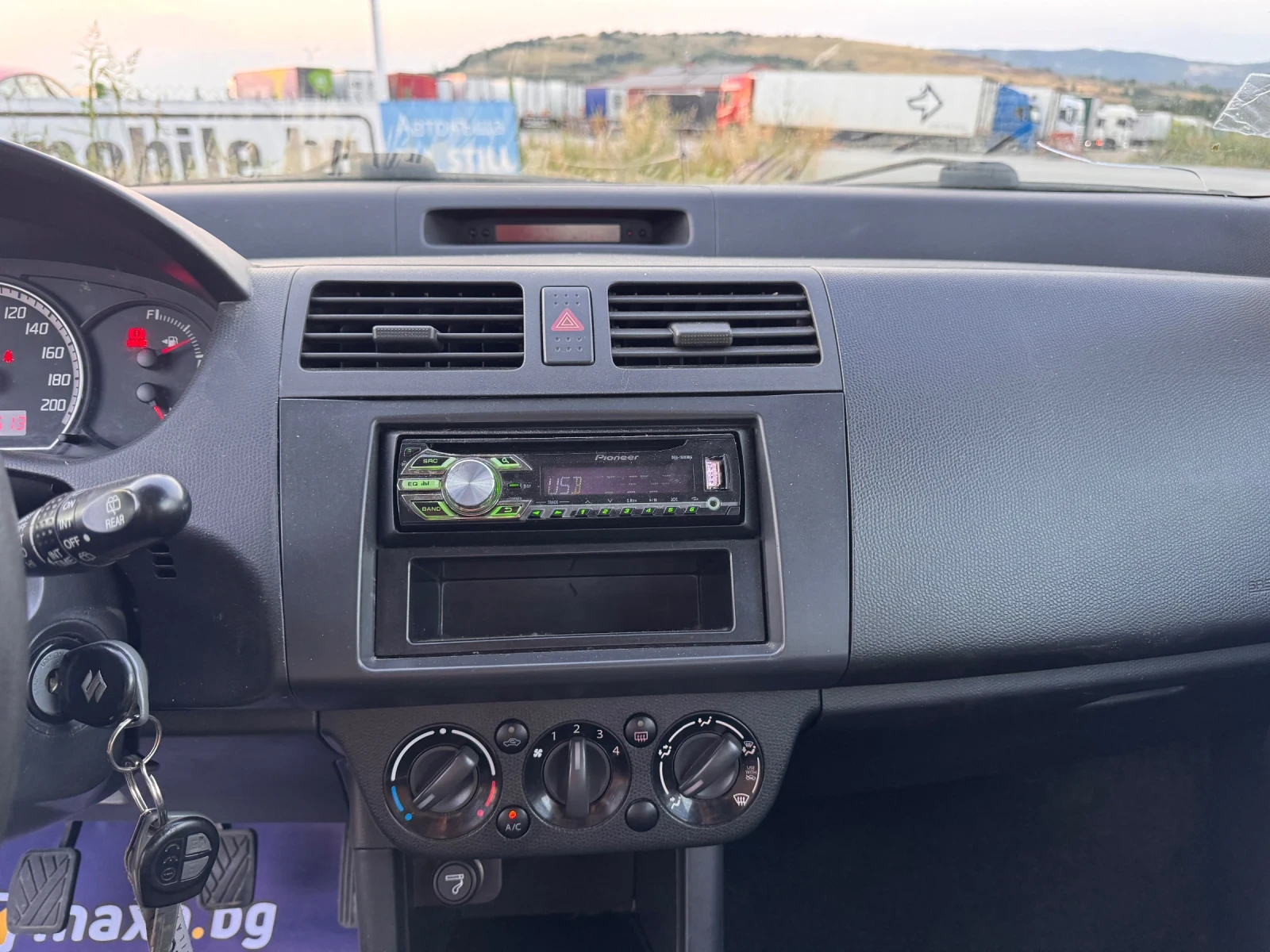 Suzuki Swift 1.3DDiS, снимка 10 - Автомобили и джипове - 55105787
