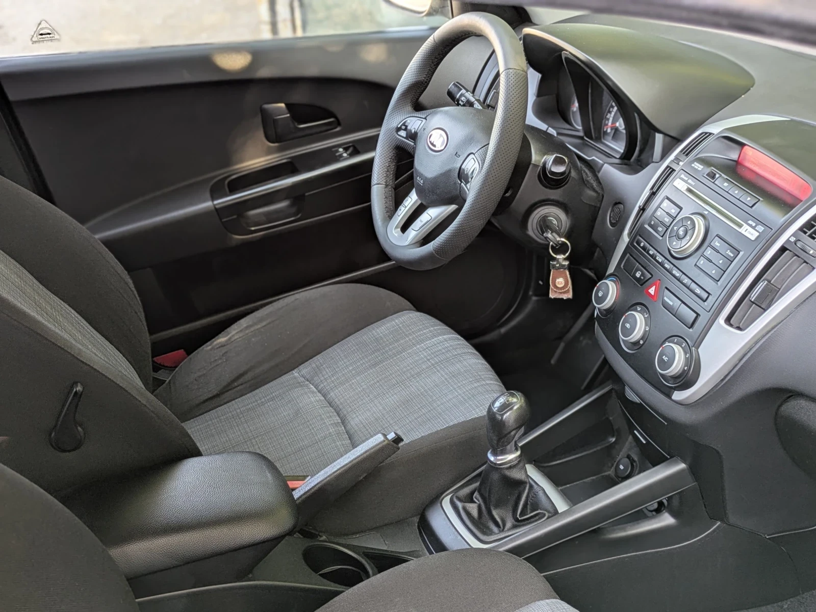 Kia Ceed 1.4i k.c., снимка 11 - Автомобили и джипове - 55296168