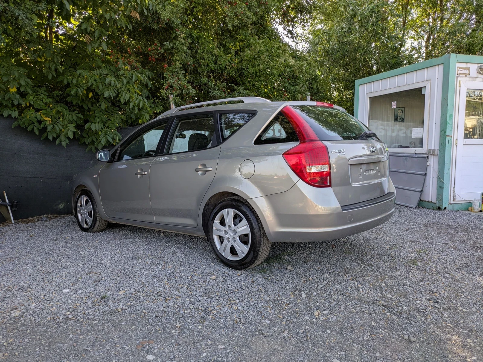 Kia Ceed 1.4i k.c., снимка 4 - Автомобили и джипове - 55296168