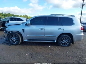 Lexus LX 570 5.7 V8 * 7 МЕСТЕН * ОБДУХВАНЕ * 2015 * CARFAX * , снимка 14