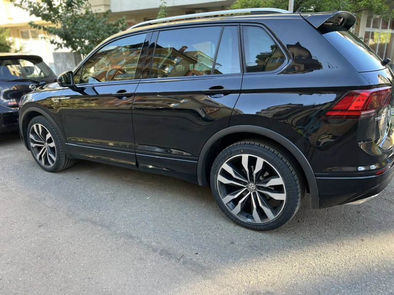 VW Tiguan R Line / Panorama / Dynaudio , снимка 9 - Автомобили и джипове - 49477547