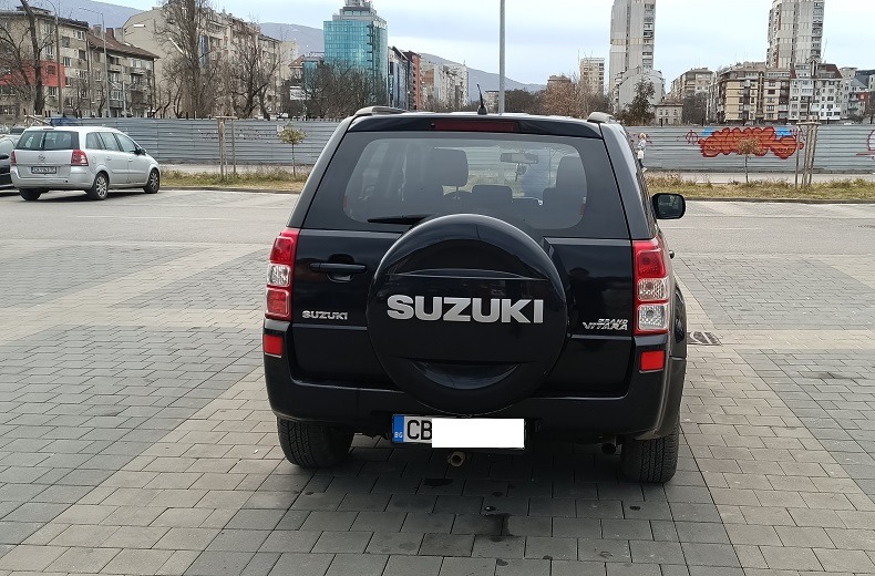 Suzuki Grand vitara 1.9 DDiS, снимка 4 - Автомобили и джипове - 44252895
