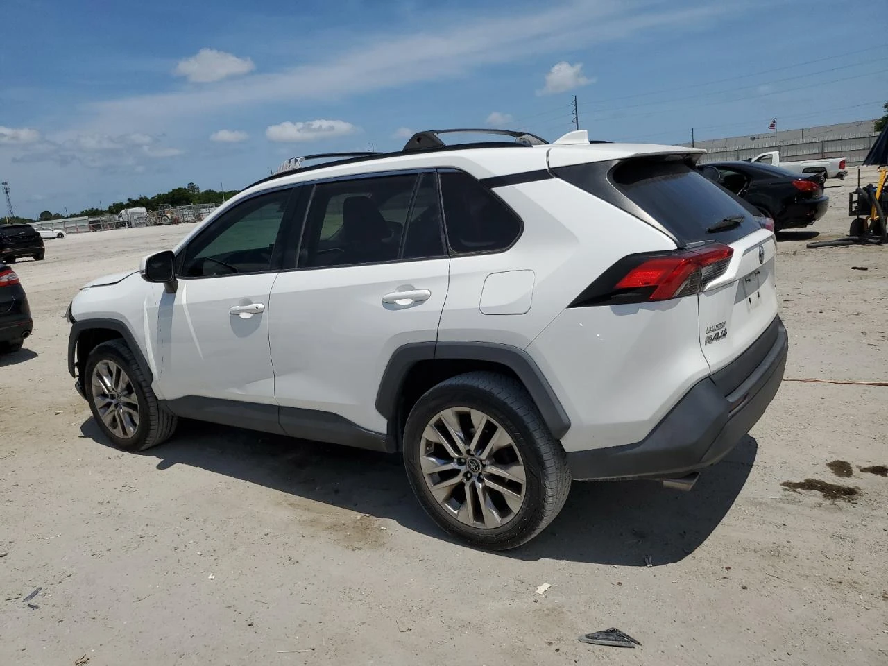 Toyota Rav4 2.5i XLE Premium - Цена с всички такси до България - изображение 4