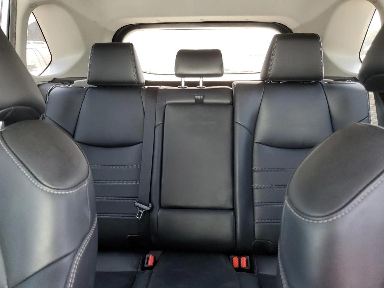 Toyota Rav4 2.5i XLE Premium - Цена с всички такси до България - изображение 10