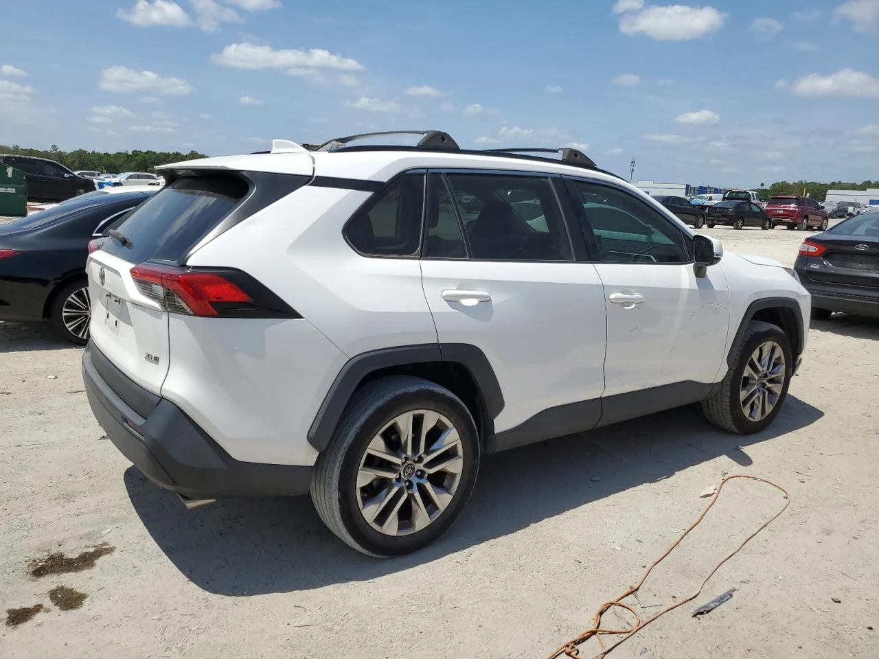 Toyota Rav4 2.5i XLE Premium - Цена с всички такси до България - изображение 5