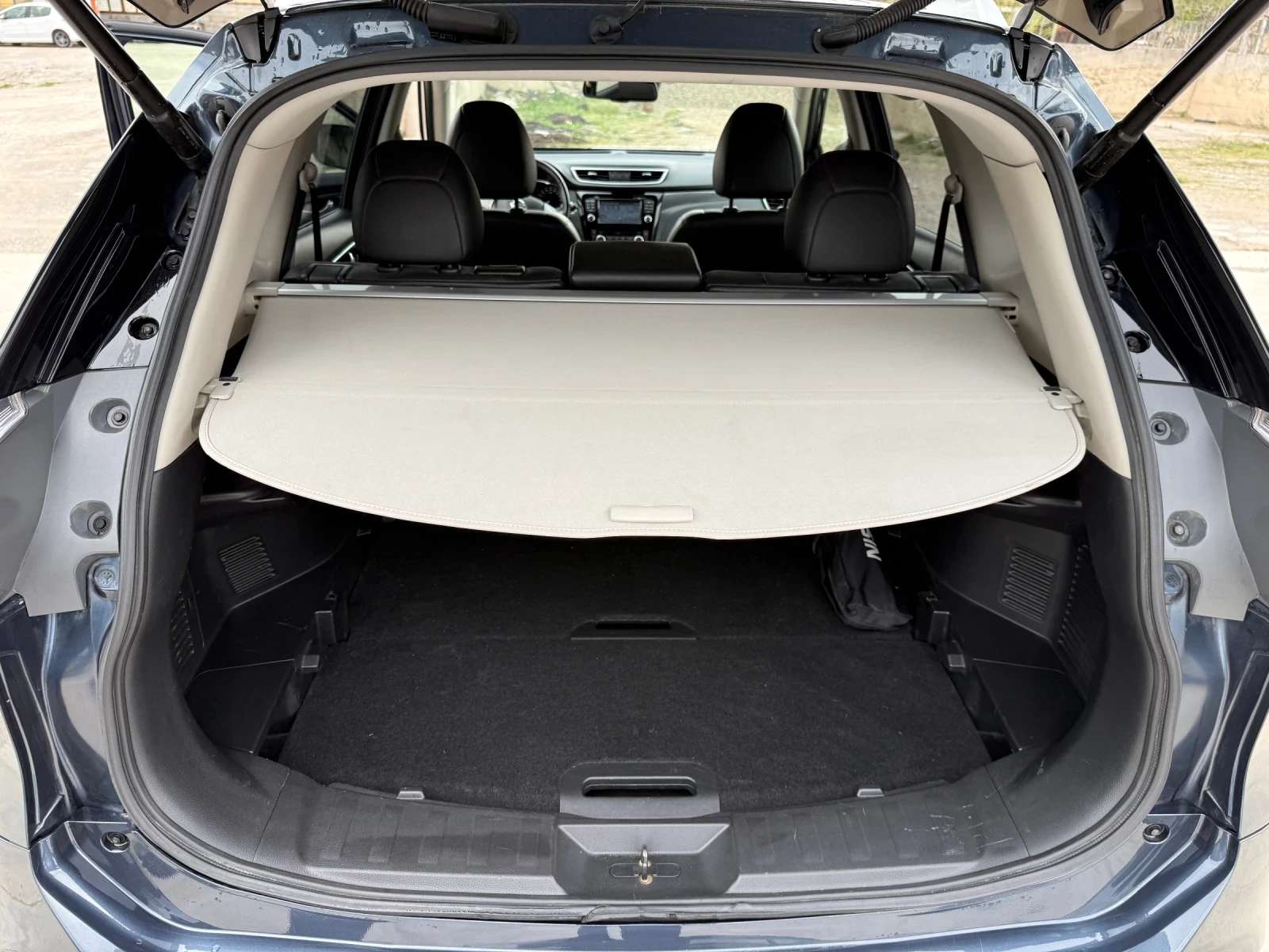 Nissan X-trail 1.6 dci 2WD Tekna 96 kw , снимка 15 - Автомобили и джипове - 54190788