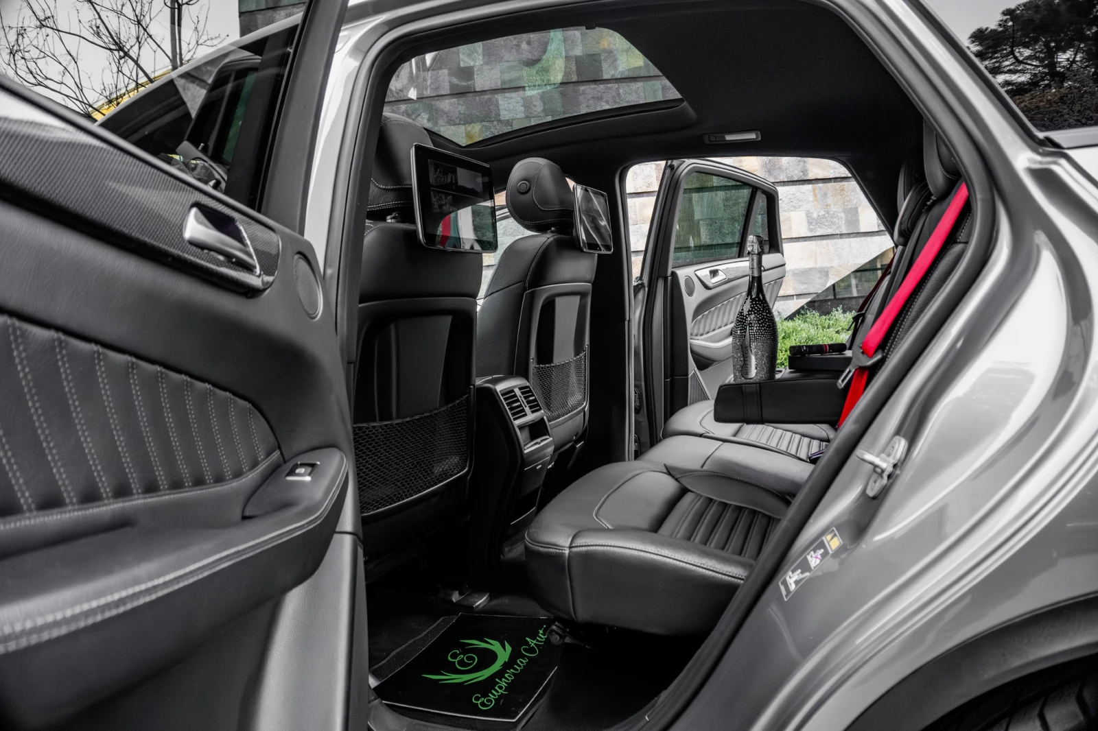 Mercedes-Benz GLE 350 d* 4MATIC* AMG PERFORMANCE* 3XTV* PANO* CARBON* , снимка 10 - Автомобили и джипове - 54347802