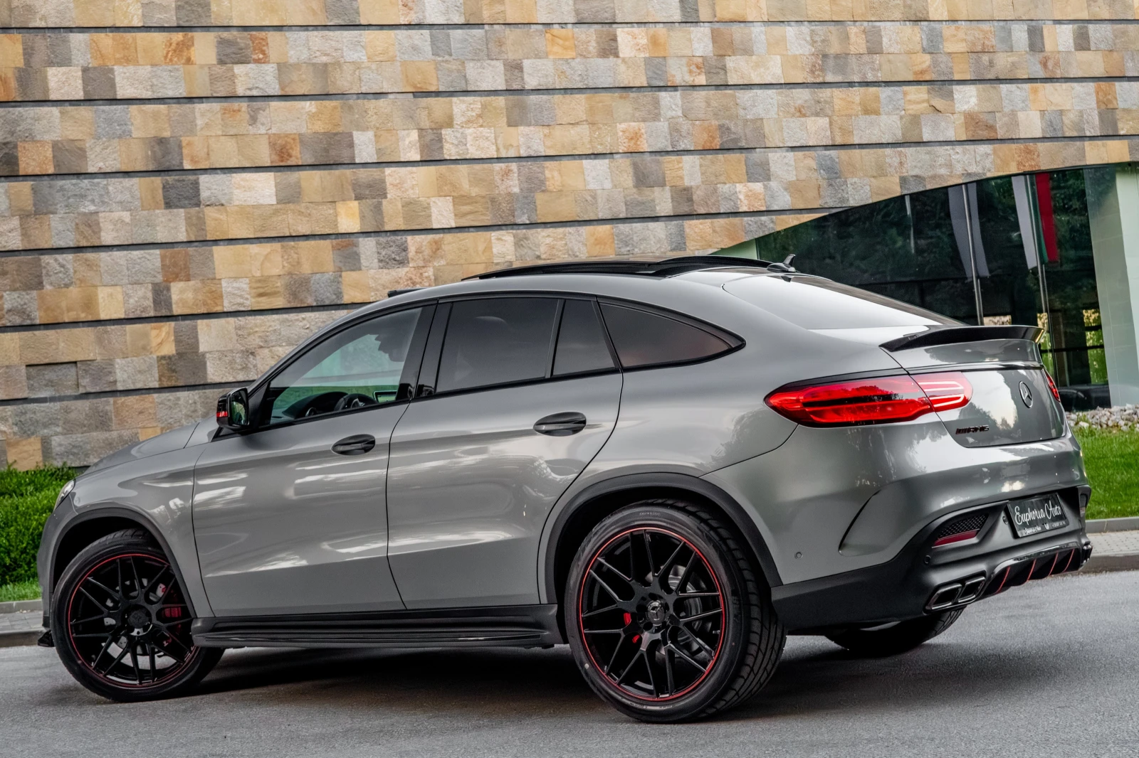 Mercedes-Benz GLE 350 d* 4MATIC* AMG PERFORMANCE* 3XTV* PANO* CARBON* , снимка 3 - Автомобили и джипове - 54347802