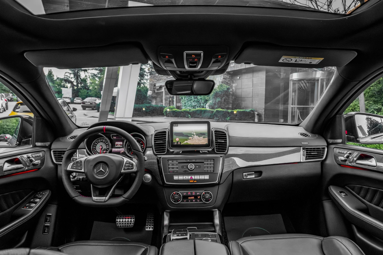 Mercedes-Benz GLE 350 d* 4MATIC* AMG PERFORMANCE* 3XTV* PANO* CARBON* , снимка 13 - Автомобили и джипове - 54347802