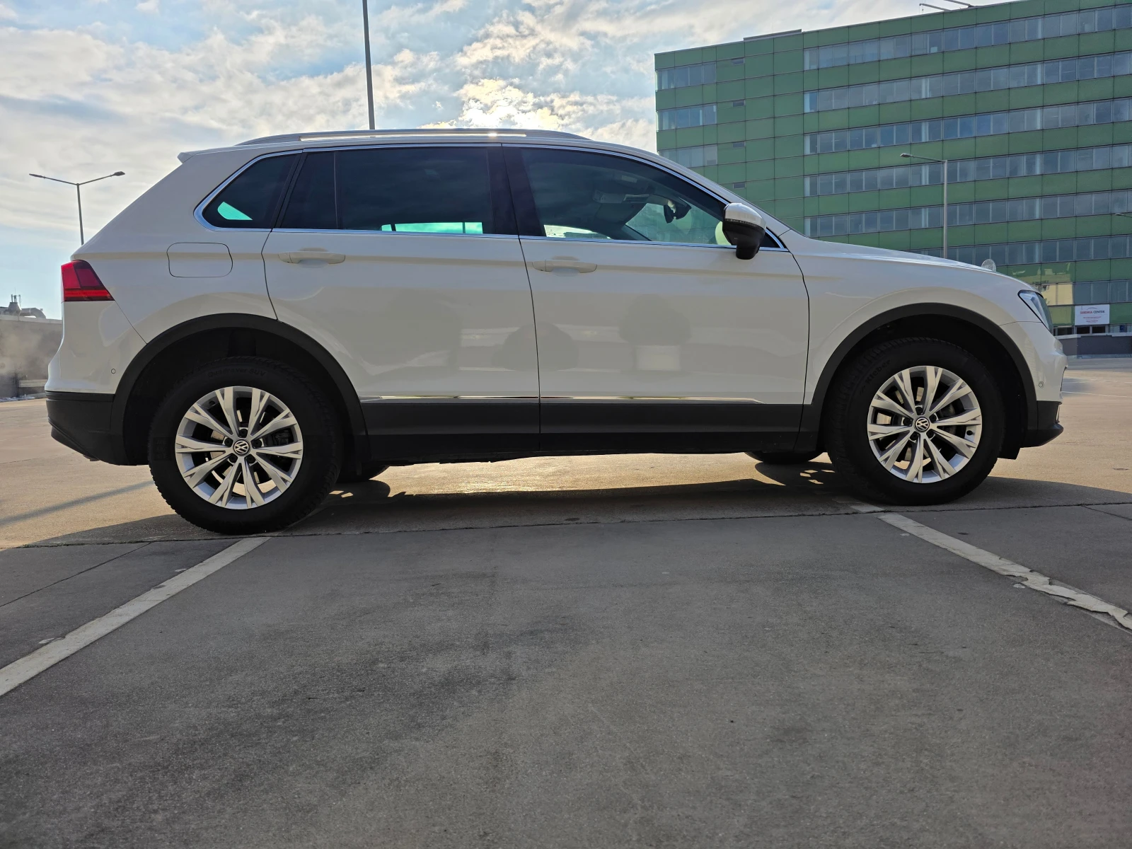 VW Tiguan  II-2.0 TDI-4Motion-Automatic-150hp, снимка 4 - Автомобили и джипове - 54385833