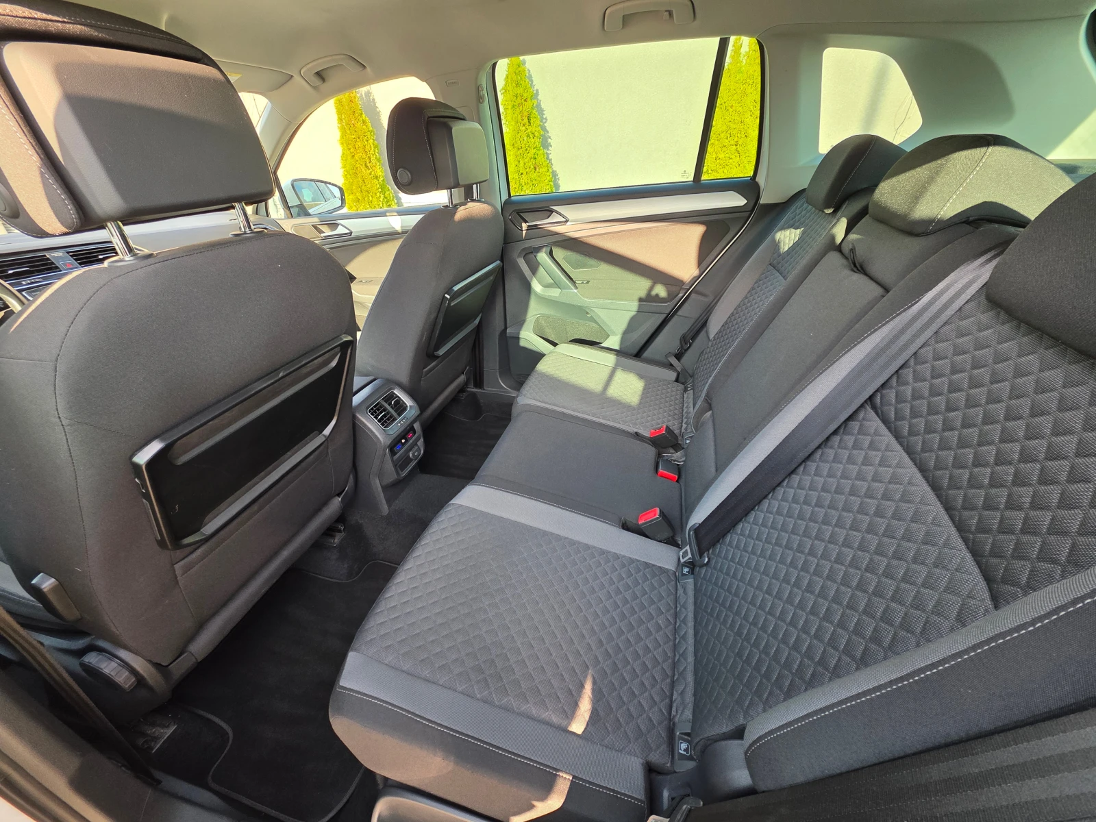 VW Tiguan  II-2.0 TDI-4Motion-Automatic-150hp, снимка 13 - Автомобили и джипове - 54385833