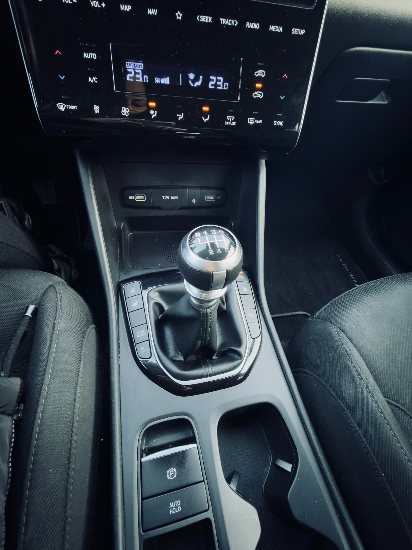 Hyundai Tucson 1.6 Mild hybrid , снимка 9 - Автомобили и джипове - 54768678