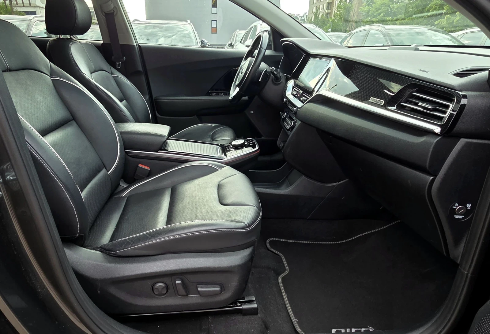 Kia Niro SOH100%/Premium/В ГАРАНЦИЯ/СЕРВИЗНА КНИЖКА, снимка 11 - Автомобили и джипове - 54982597