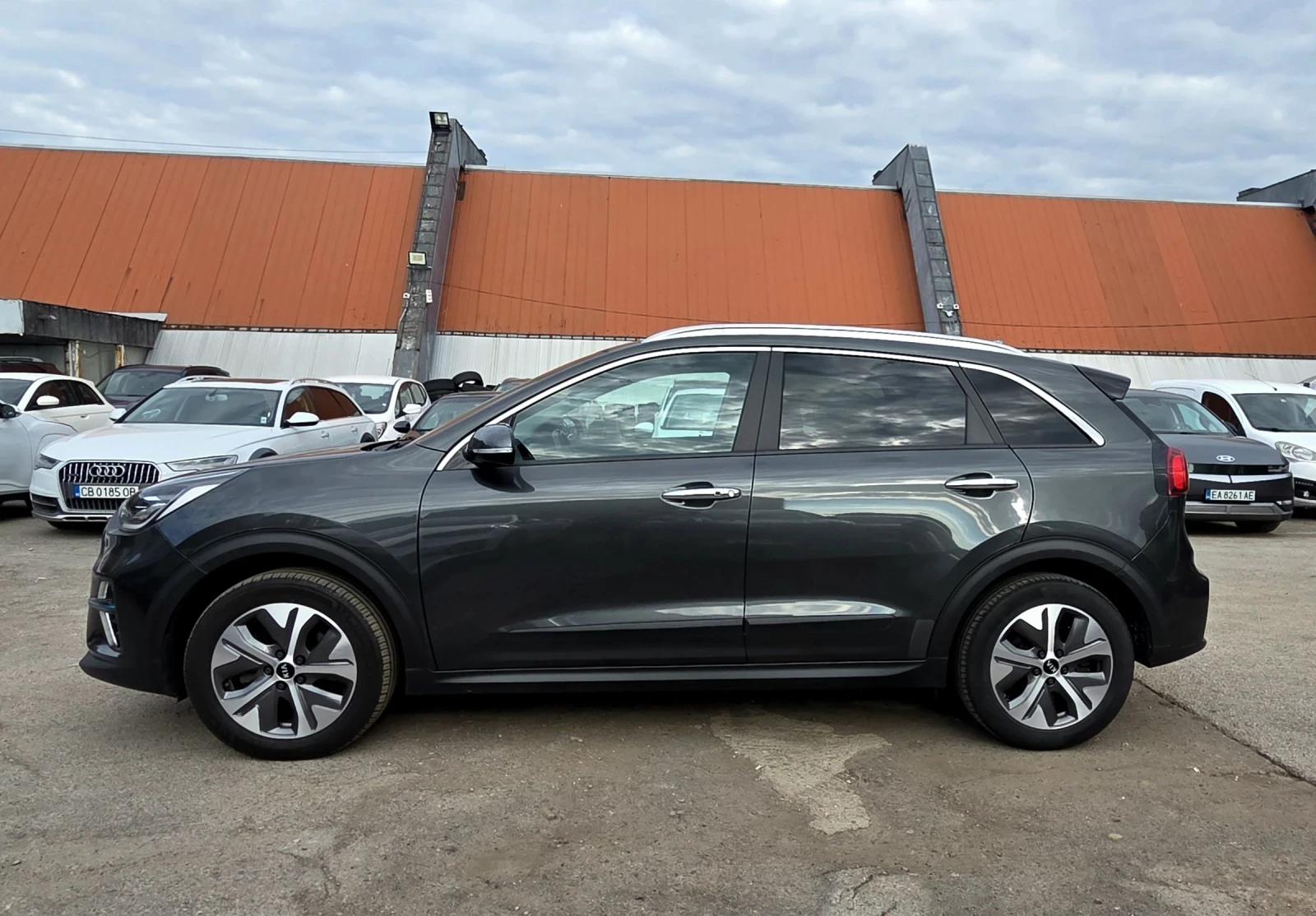 Kia Niro SOH100%/Premium/В ГАРАНЦИЯ/СЕРВИЗНА КНИЖКА, снимка 5 - Автомобили и джипове - 54982597