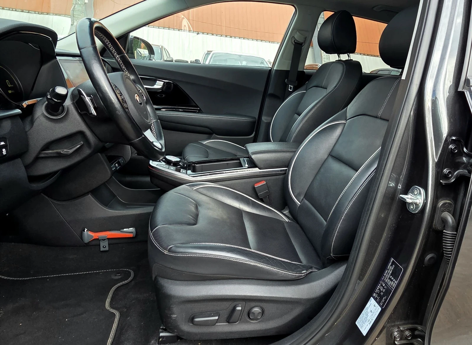 Kia Niro SOH100%/Premium/В ГАРАНЦИЯ/СЕРВИЗНА КНИЖКА, снимка 7 - Автомобили и джипове - 54982597