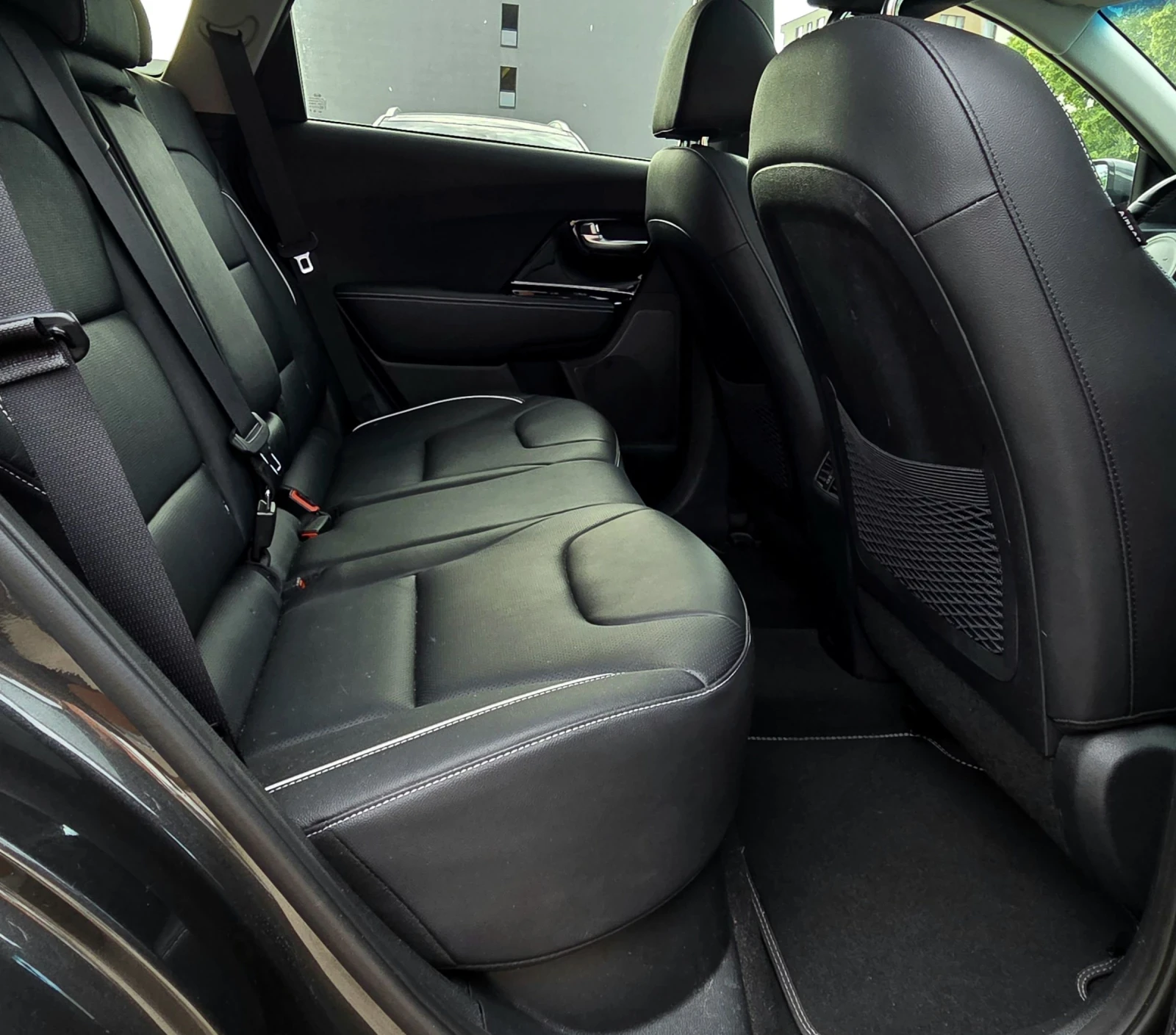 Kia Niro SOH100%/Premium/В ГАРАНЦИЯ/СЕРВИЗНА КНИЖКА, снимка 10 - Автомобили и джипове - 54982597