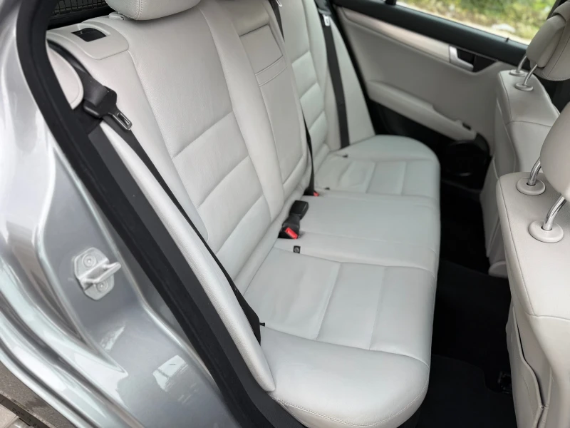 Mercedes-Benz C 300 CDi 4 MATIC, снимка 11 - Автомобили и джипове - 51937880