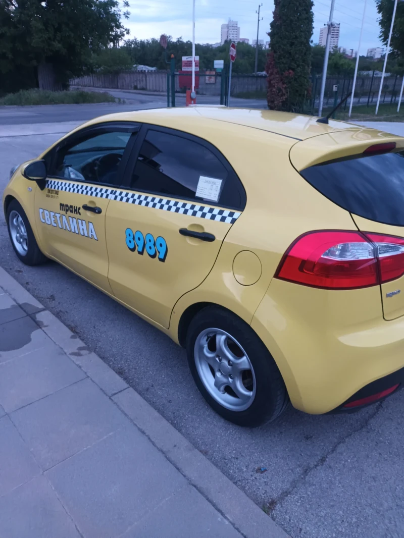 Kia Rio, снимка 7 - Автомобили и джипове - 52895065