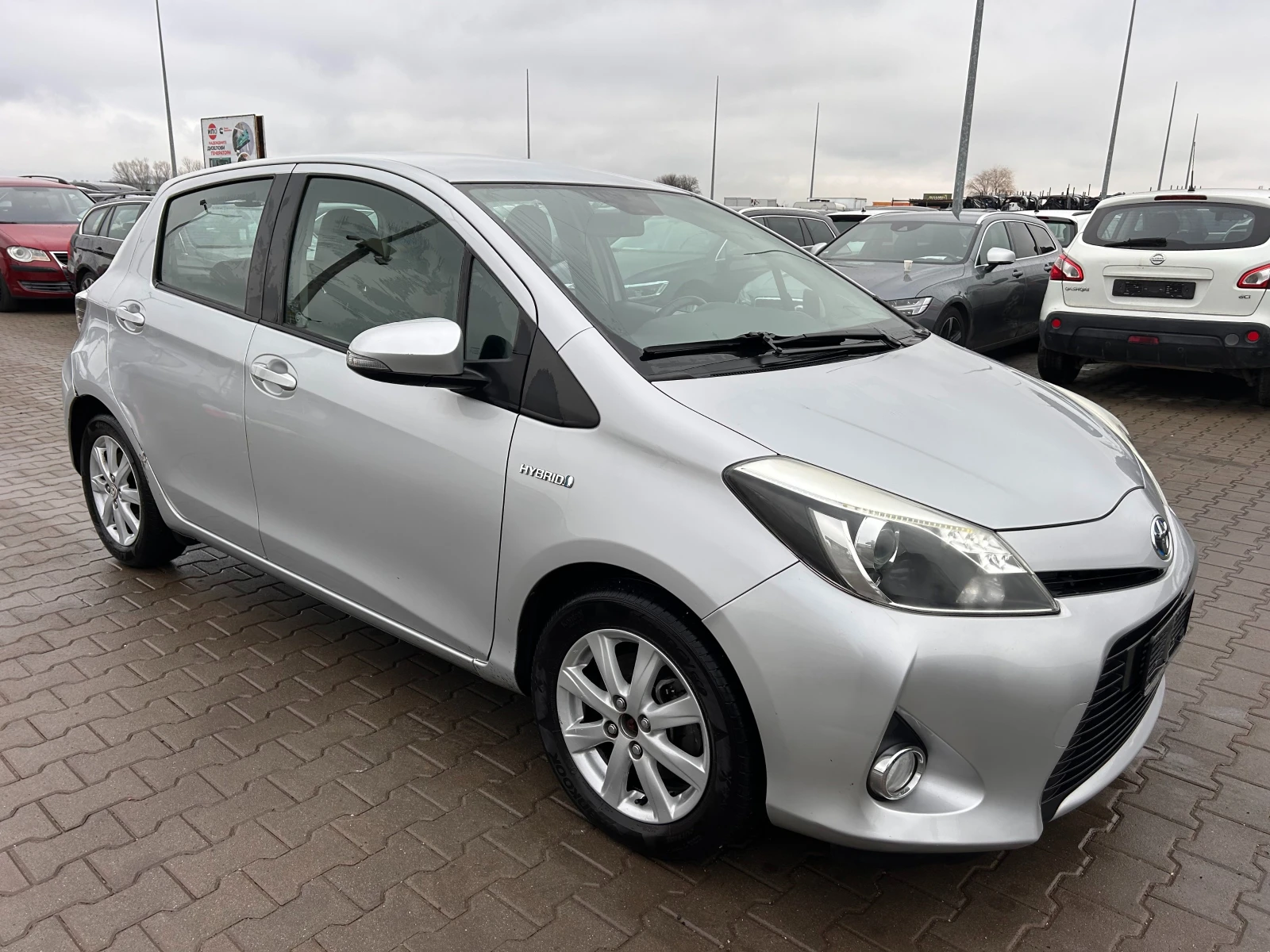 Toyota Yaris 1.5HYBRID AVTOMAT/NAVI/KAMERA - изображение 4