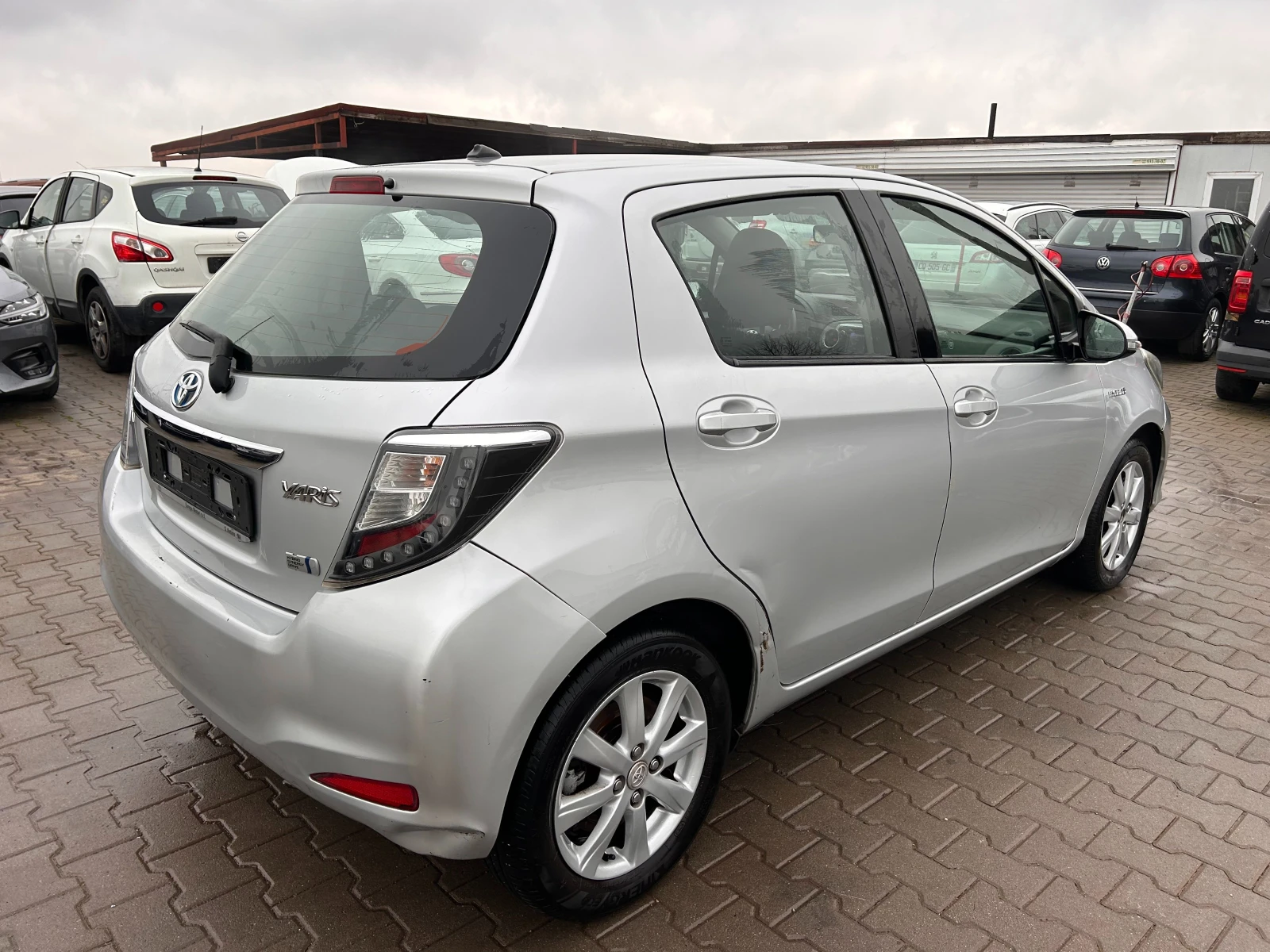 Toyota Yaris 1.5HYBRID AVTOMAT/NAVI/KAMERA - изображение 6